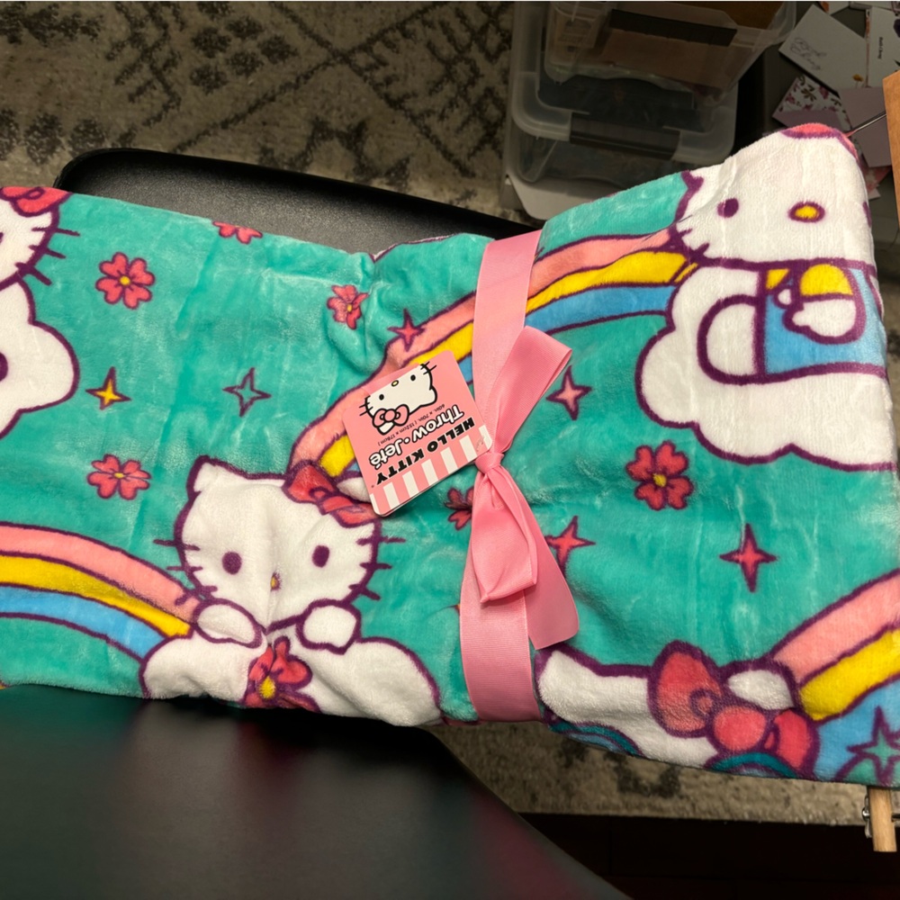 New hello kitty throw